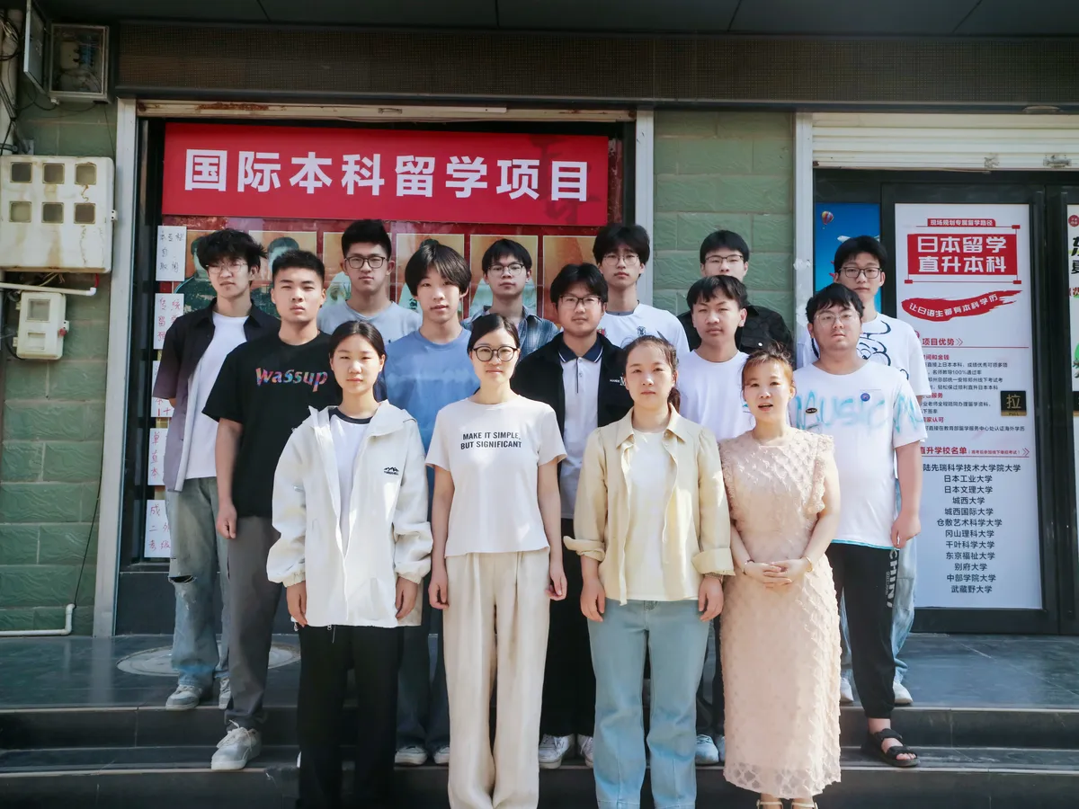 于洋日语-三门峡校区-2025届-大合照-24.webp