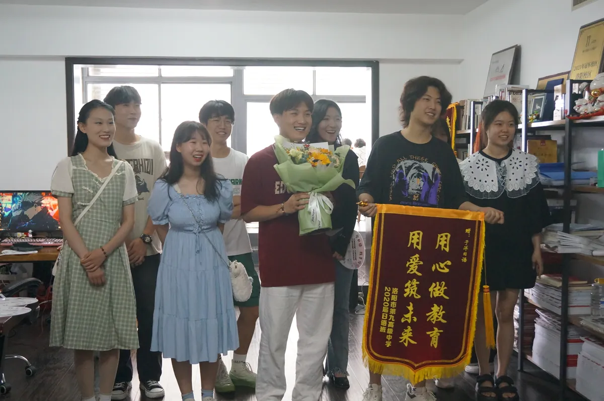 于洋日语-洛阳校区-2023届-大合照-2.webp