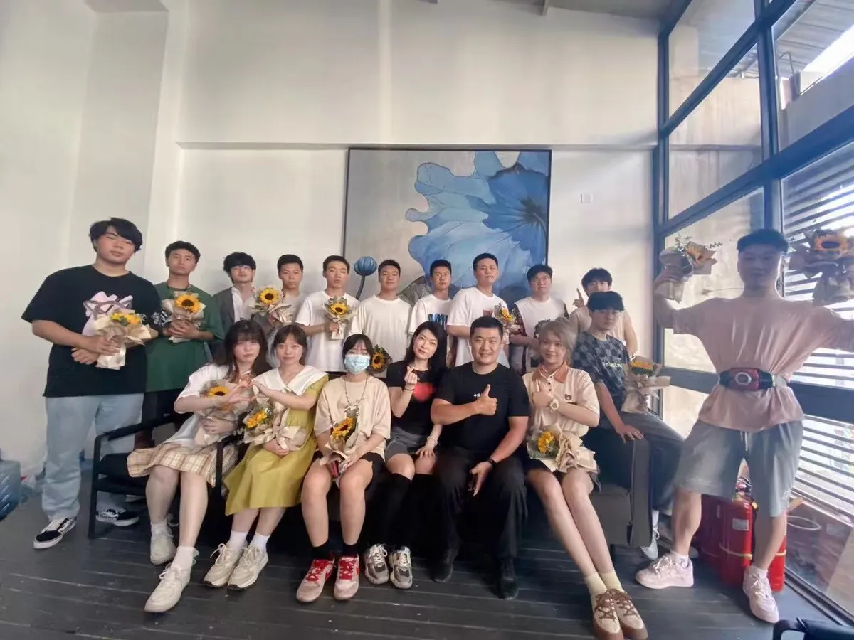 于洋日语-洛阳校区-2025届-大合照-17.webp